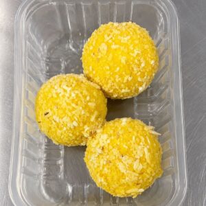 Bolinho de mandioca com carne e queijo